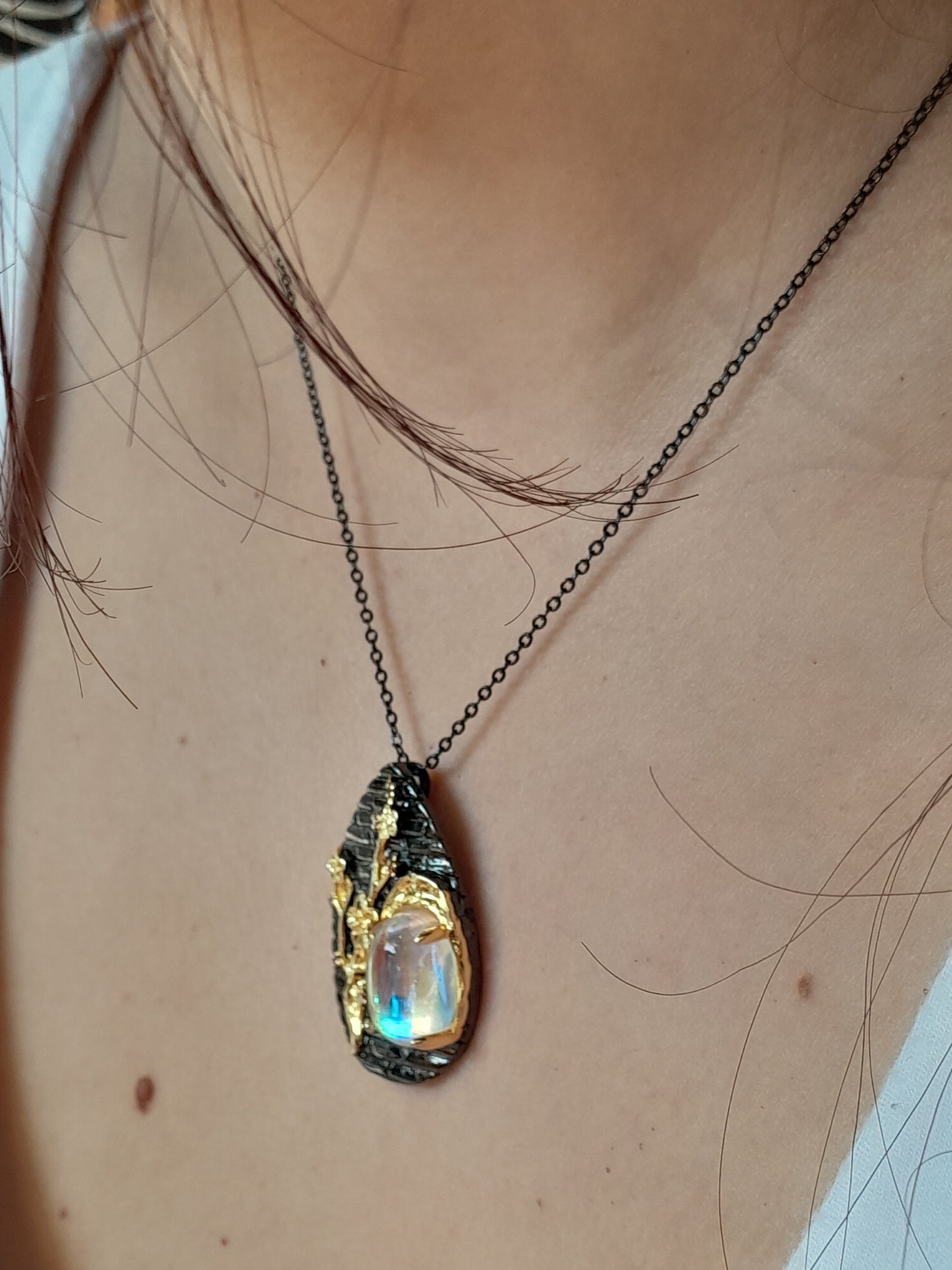 Collar en Tungsteto y piedra luna
