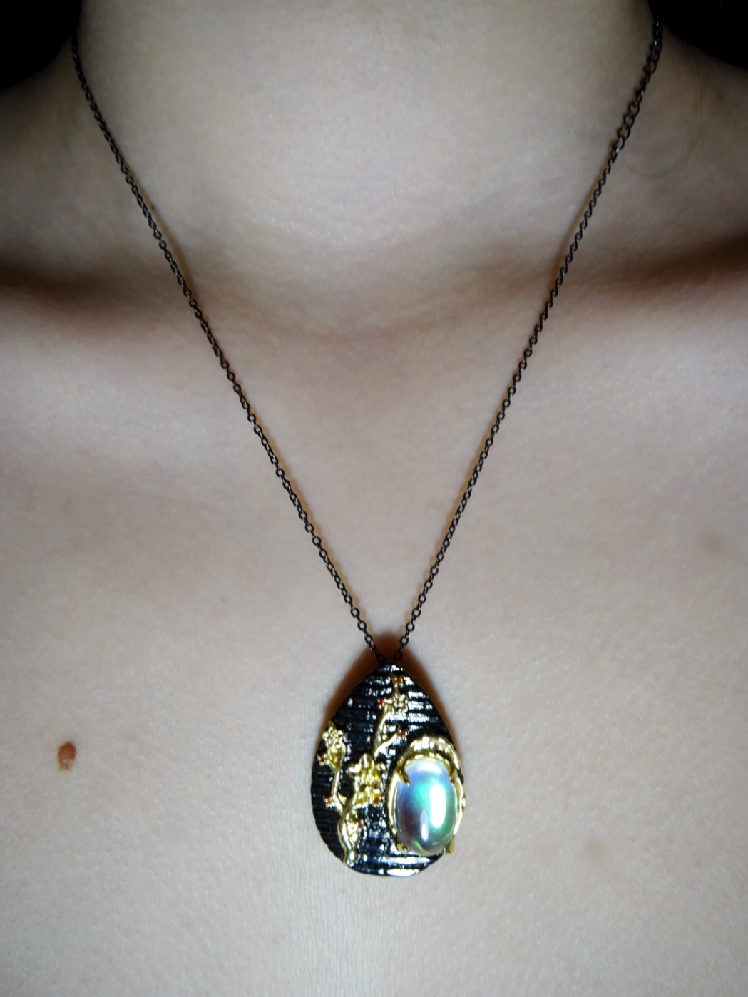 Collar en Tungsteto y piedra luna