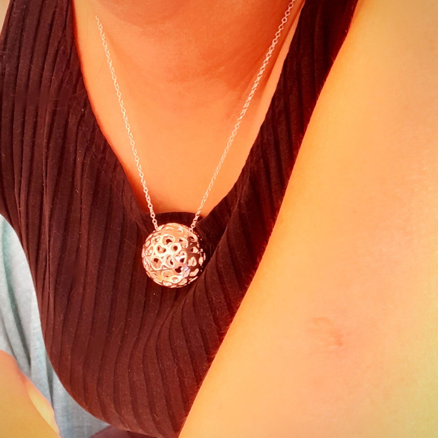 Collar Esfera de Corazones
