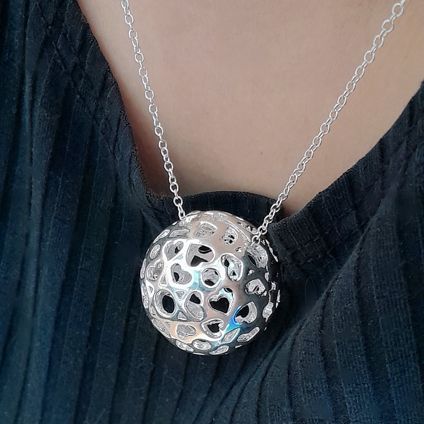 Collar Esfera de Corazones