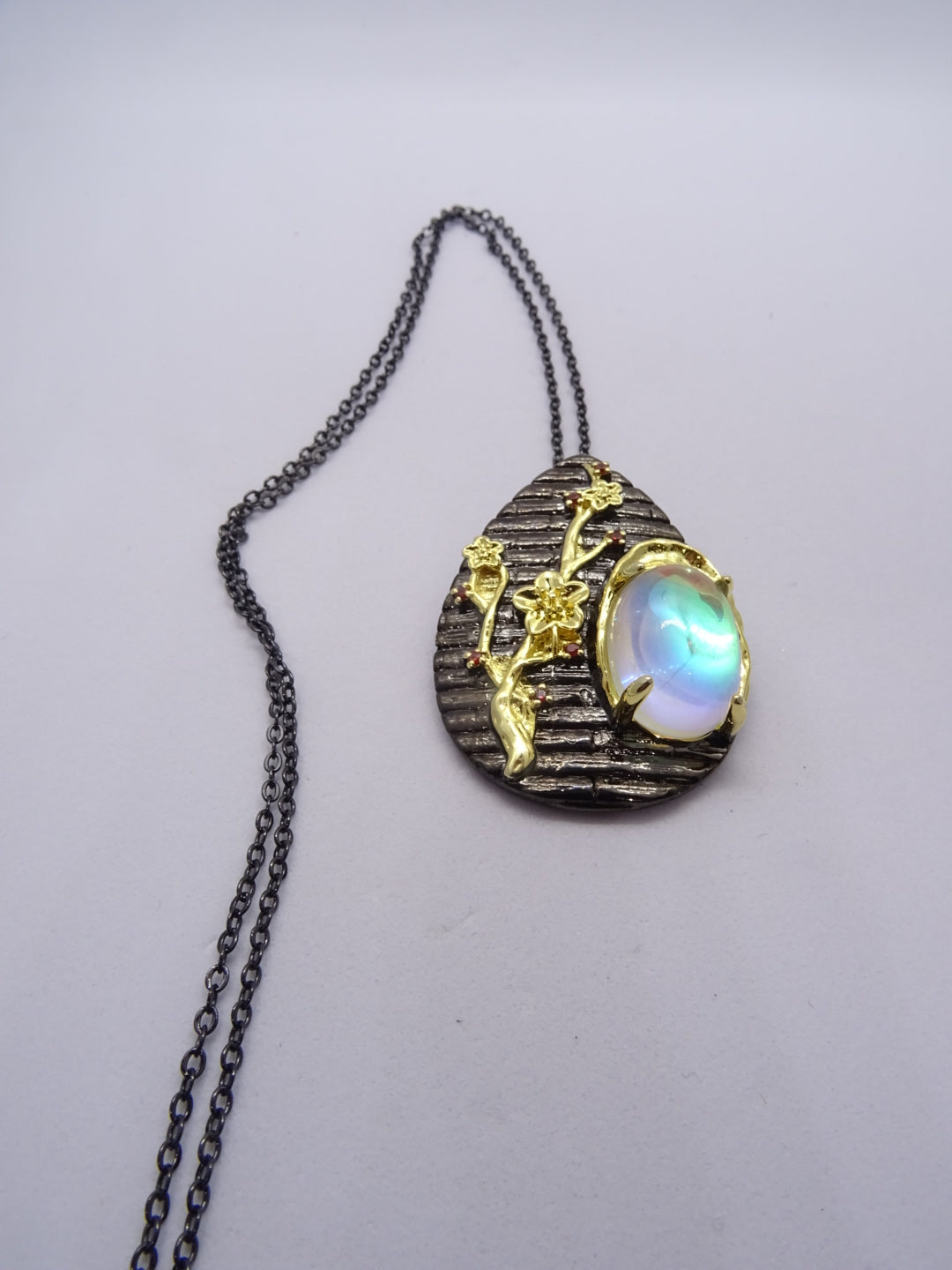 Collar en Tungsteto y piedra luna