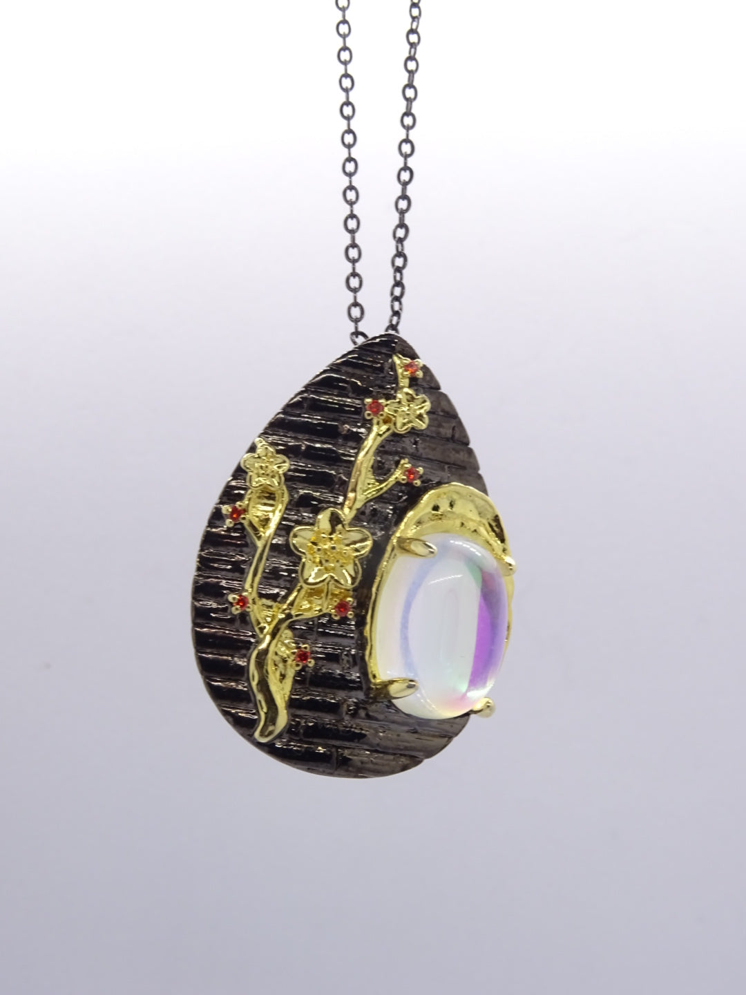 Collar en Tungsteto y piedra luna