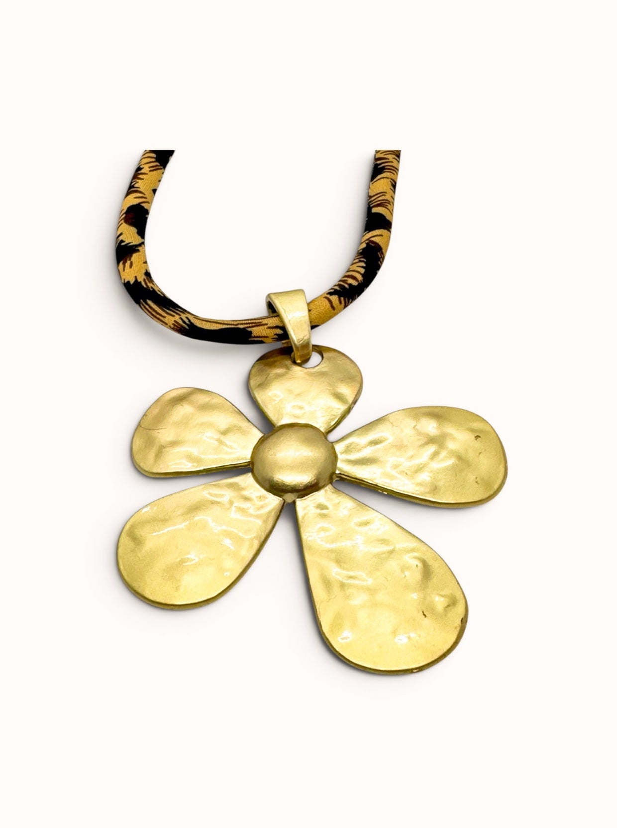 Collar Flor Dorada
