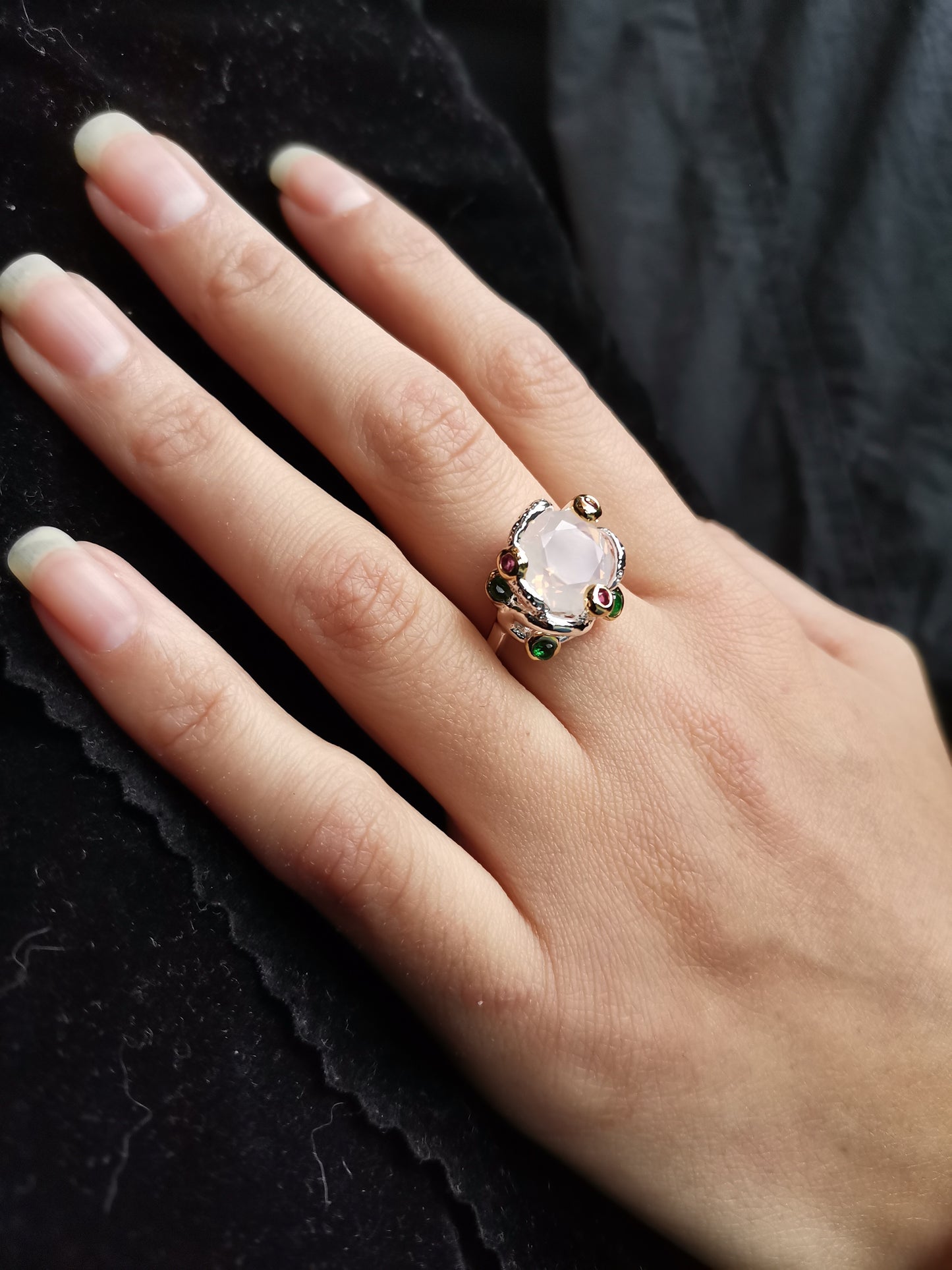 Anillo Cuarzo Rosa y Zirconias